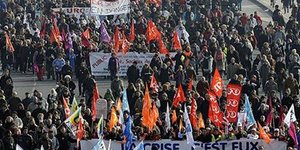 «Παραλύει» η Γαλλία από την γενική απεργία που κυρήσσουν τα συνδικάτα