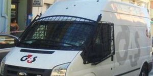 «Προσπαθούν να το ανοίξουν