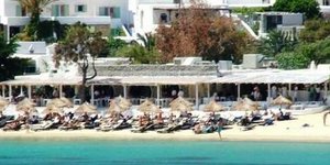 Tο ξεσάλωμα με τους αστακούς και τα μπουγέλα με βότκα στη Μύκονο πρώτο θέμα στη 