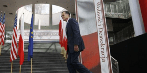 Ο Ρόμνεϊ επιτίθεται στον Πούτιν και κάνει ασκήσεις... εξωτερικής πολιτικής
