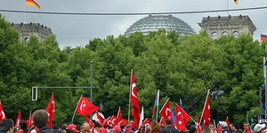 Δεν αφομοιώνονται οι Τούρκοι στην Γερμανία – Μόλις το 15% την θεωρεί πατρίδα του