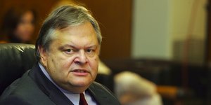 Βενιζέλος: «Δεν μπορούμε να ψηφίσουμε μέτρα στα τυφλά χωρίς ορίζοντα»