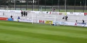 Απίθανο γκολ με σουτ πίσω από το κέντρο του γηπέδου [βίντεο]