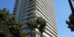Γνωστός τραγουδιστής πουλάει το σπίτι του γιατί φοβάται μην πέσει ο γιος του από