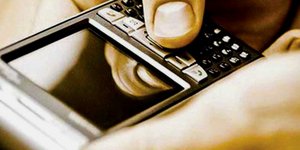 Με ποιες εφαρμογές στα κινητά κατασκοπεύουν οι γονείς τα παιδιά τους