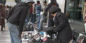 Επιχείρηση «σκούπα»-διαρκείας για το παρεμπόριο