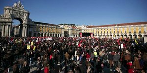 Η κυβέρνηση της Πορτογαλίας παίρνει πίσω τα μέτρα λιτότητας