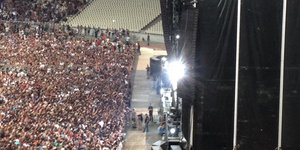 Πλήρωσαν 130 ευρώ για τους Red Hot Chili Peppers αλλά έβλεπαν ένα μαύρο πανί [ει