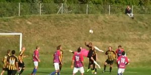 Τερματοφύλακας σκόραρε στις καθυστερήσεις με ανάποδο ψαλιδάκι [βίντεο]