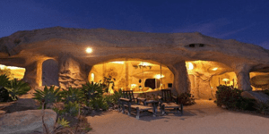 Πωλείται όπως είναι επιπλωμένο.... το σπίτι των Φλιντστόουνς [εικόνες]