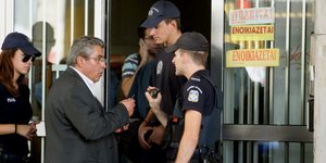 Αίσιο τέλος για τον 50χρονο που απειλούσε να αυτοπυρποληθεί
