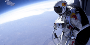 Δείτε ζωντανά το άλμα του Φέλιξ Μπομγκάρτνερ από τη στρατόσφαιρα [βίντεο]