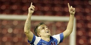 Εκπληκτικό γκολ με σουτ από το κέντρο του γηπέδου [βίντεο]