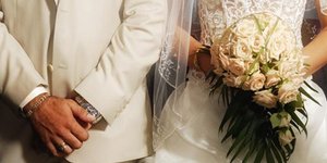 Γάμοι και κηδείες με συμβολαιογράφο για να αποφύγουν τις συνταξιούχους «μαϊμού»