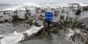 Η Νέα Υόρκη στο έλεος του τυφώνα Σάντι- 13 νεκροί - Πλημμύρες και εκρήξεις στην 