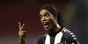 Καταπληκτικό γκολ από τον Ροναλντίνιο [βίντεο]