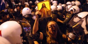 Ρίψη χημικών και δεκάδες προσαγωγές για το Corpus Christi [εικόνες]