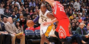 Νίκη των Λέικερς επί των Ρόκετς με τριμπλ νταμπλ του Μπράιαντ [βίντεο]