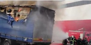 Φλεγόμενες νταλίκες στο λιμάνι της Πάτρας – Απαρηγόρητοι οι οδηγοί [βίντεο]