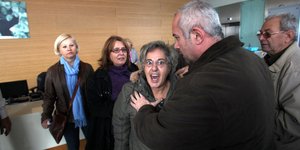 Η εισβολή των μικρομολογιούχων στα γραφεία της ΝΔ με εικόνες