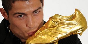 Ο Κριστιάνο Ρονάλντο δώρισε το «Χρυσό Παπούτσι» του για τα παιδιά της Παλαιστίνη
