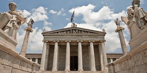 Ολα τα βραβεία και οι επαίνοι που απένειμε η Ακαδημία Αθηνών [λίστα]