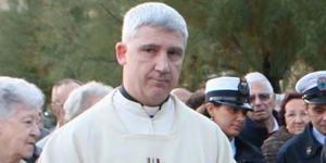 Ιταλός ιερέας προκαλεί με μανιφέστο του κατά των γυναικών