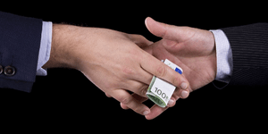 Διαφθορά και φοροδιαφυγή: Η κυβέρνηση σφυρίζει αδιάφορα