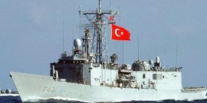 Προκαλούν οι Τούρκοι: Έστειλαν κορβέτα να κάνει βόλτες στο Σoύνιο!