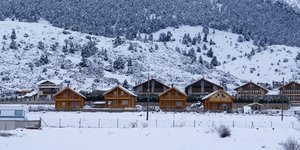 Σπείρα Αλβανών άδειαζε τα σαλέ στην Αράχωβα –Δεν άφησαν ούτε τα κουφώματα