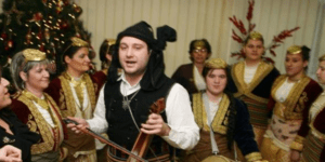 Χριστουγεννιάτικα έθιμα της Ελλάδας - Τσιγανιά και Καλαντοκάρ στον Πόντο
