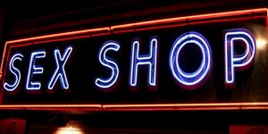 Ποιος γνωστός ηθοποιός συνελήφθη να αυνανίζεται σε sex shop [εικόνα]