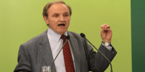 Τζουυμάκας: «ο Βενιζέλος αντί να παραιτηθεί