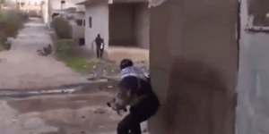 Ελεύθερος σκοπευτής σκοτώνει μπροστά στην κάμερα δημοσιογράφο στη Συρία [βίντεο]