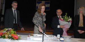 Η Ευγενία Μανωλίδου έκοψε την πίτα του Ομίλου φίλων της Αστυνομίας