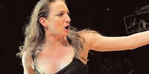 Η Στεφανία Γουλιώτη γίνεται πόρνη και άντρας [εικόνες+βίντεο]