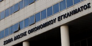 Το ΣΔΟΕ στέλνει 14.000 «λυπητερές» σε όσους έβγαλαν λεφτά έξω