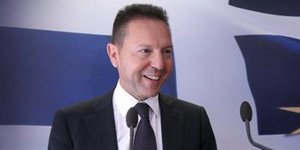 Σελίδα στο fb: Ζητούμε να γίνει ισόβιος Υπ. Οικ ο κ.Γιάννης Στουρνάρας