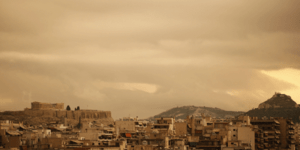 Κόκκινη σκόνη από την Αφρική «πνίγει» τον Αττικό ουρανό