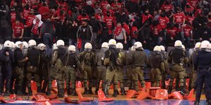 Επεισόδια και διακοπή στο τελικό Κυπέλλου μπάσκετ [βίντεο]