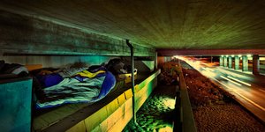 Στη Σουηδία πληρώνουν για να ζήσουν μία ημέρα σαν άστεγοι [βίντεο]