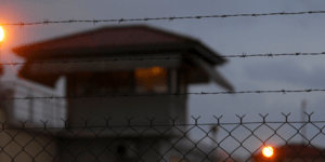 Το ελικόπτερο του Βλαστού πάνω από τις φυλακές και ο καταιγισμός από σφαίρες [βί