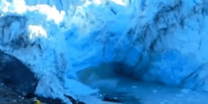 Γιγάντιο παγόβουνο καταρρέει μπροστά στα μάτια των επισκεπτών [βίντεο] 