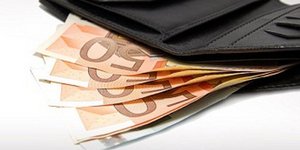 Νεαροί απέσπασαν 6.700 ευρώ από 58χρονο για να του «λύσουν» τα μάγια