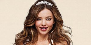 Ο ορισμός της σέξι νύφης - Η Μιράντα Κερ με νυφικά εσώρουχα [εικόνες]