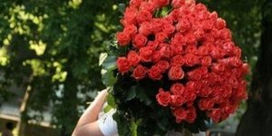 Νεκρός «στέλνει» κάθε χρόνο του Αγίου Βαλεντίνου λουλούδια στη... χήρα του