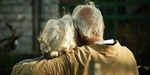 Παίρνουν τους γονείς τους από τα γηροκομεία για τη σύνταξη!