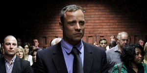 Για δολοφονία μίας γυναίκας θα δικαστεί και ο αδελφός τού Οσκαρ Πιστόριους