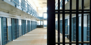 Μαχαίρια και κινητά τηλέφωνα είχαν οι κρατούμενοι στις φυλακές Γρεβενών