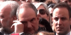 Τα δάκρυα του Καραμανλή στην κηδεία του Νάκου [βίντεο]